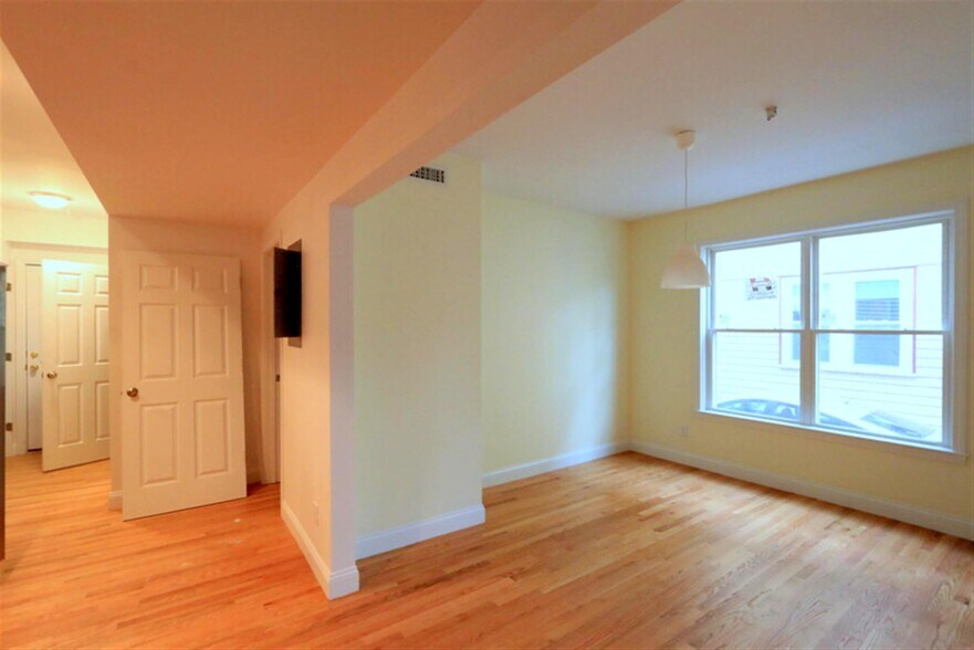 Building Photo - 25 Lewis St