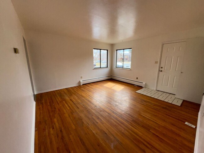 Building Photo - BENTON