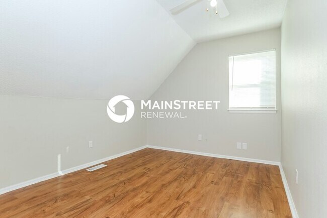 Building Photo - 5 Bedroom Pet-Friendly Home in OLATHE, KS ...