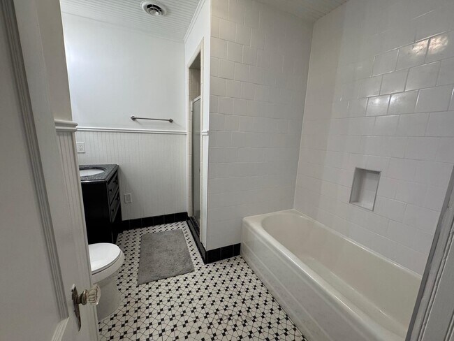 Building Photo - 1114 10th St