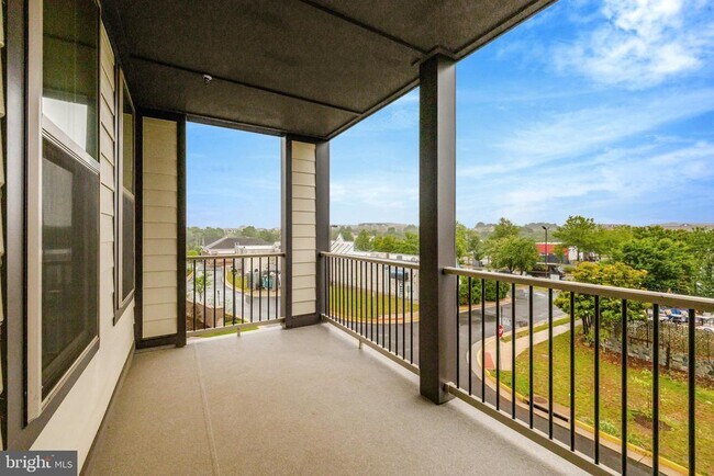 Building Photo - 20941 Bluebird Sq