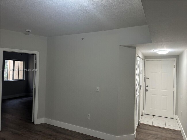 Building Photo - 2520 Centergate Dr