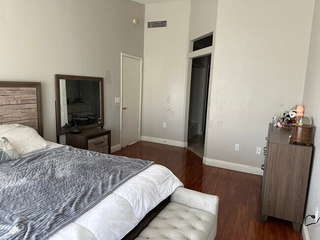 Building Photo - 6928 Oyster Shell Dr