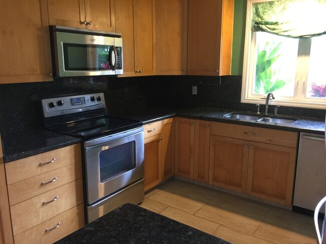 Building Photo - Aikahi Park Beautiful Four Bedroom Home