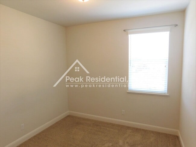 Building Photo - Beautiful Newer Roseville 3bd/2.5ba Home i...