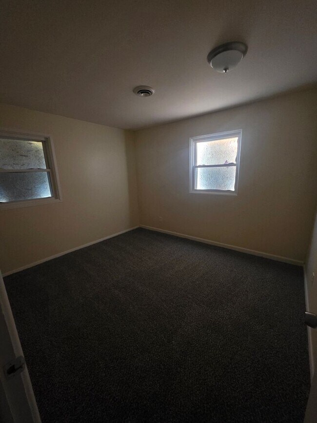 Building Photo - LIMITED TIME**NO APPLICATION FEE**1/2 OFF ...