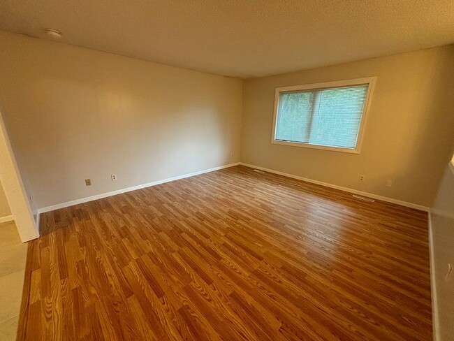 Building Photo - 3423 Woods Dr