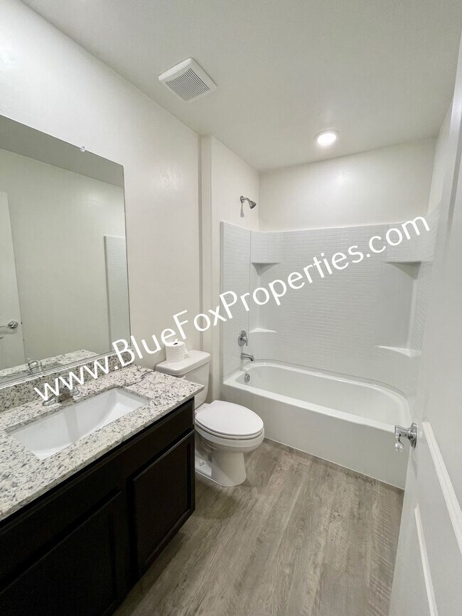 Building Photo - 12854 N Peony Dr