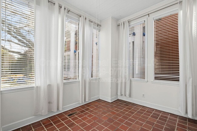 Building Photo - 872 Briarcliff Rd NE