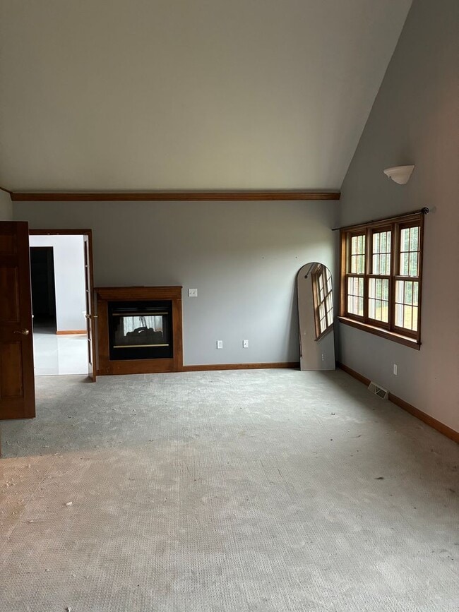 Building Photo - Magnificent 5-Bedroom Private Estate in Butler, PA