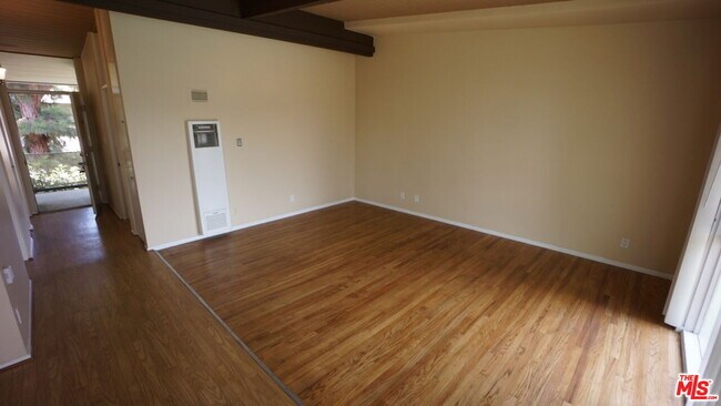 Building Photo - 11133 ROSE Ave