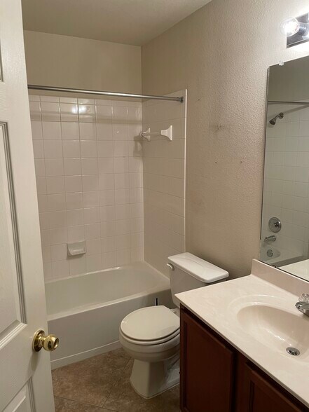 Guest bathroom - 4606 Lookout Mountain Ln