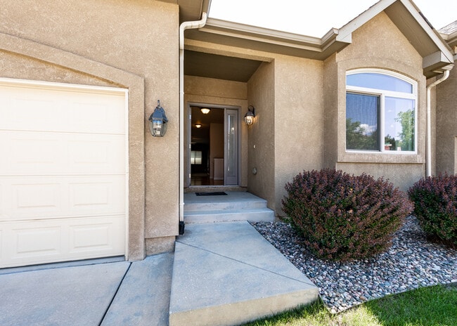 Building Photo - 5607 University Village View