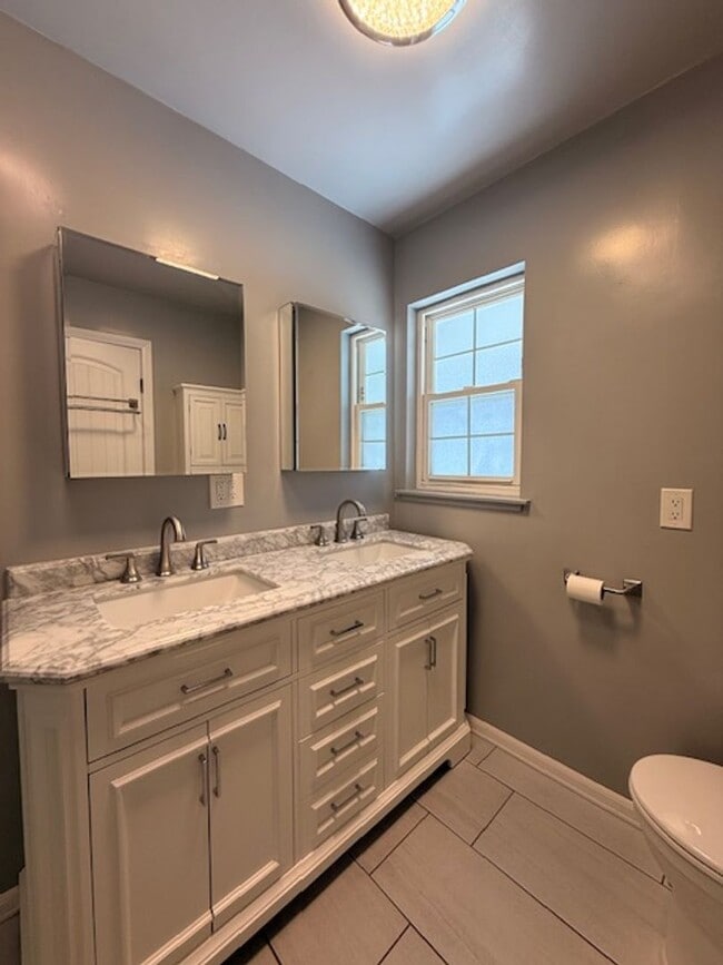 Building Photo - FULLERTON Single-Story POOL Home 4bed/2bath