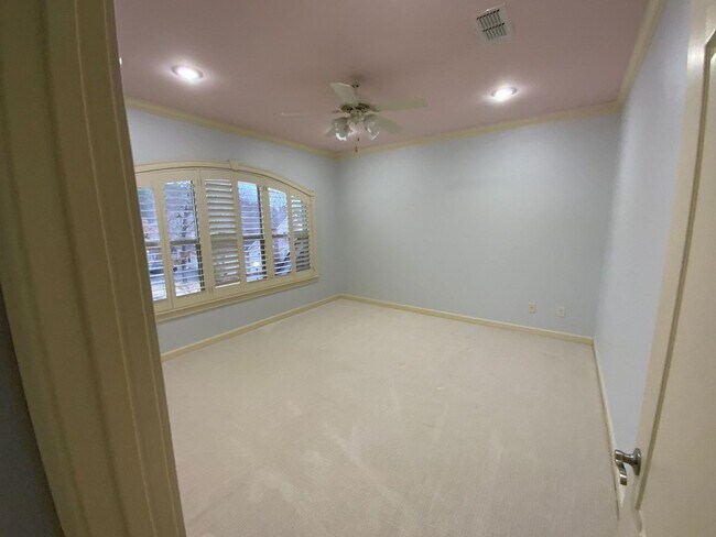 Building Photo - 123 Courts Ln