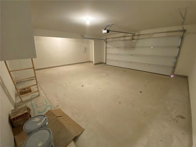 Building Photo - 712 Clear Spring Ln