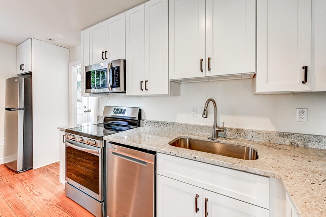 Building Photo - 804 Oella Ave