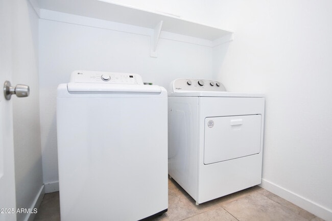 Building Photo - 1535 W Corral Rd