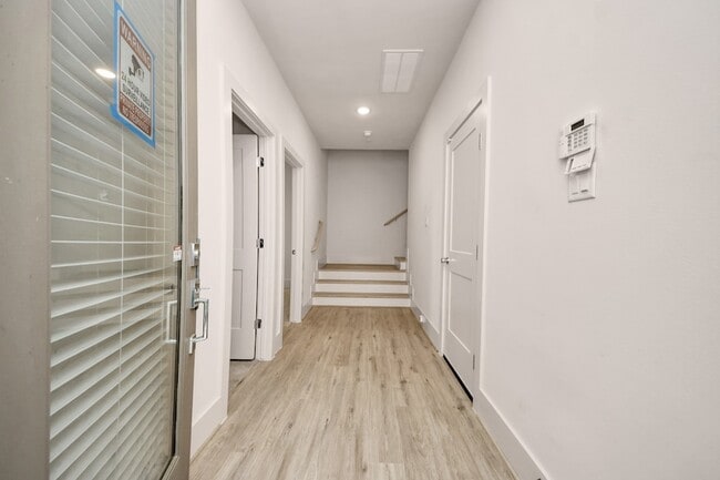 Building Photo - 1046 Homer St