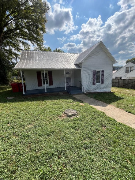 Primary Photo - 214 College Ave E