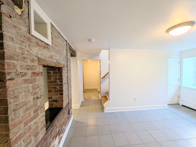 Building Photo - 313 State St