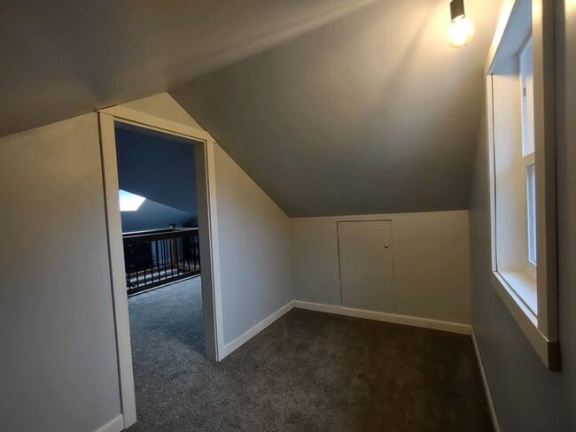 Building Photo - Located 1 block from Ocean Shores. 3bd 2ba & attached garage