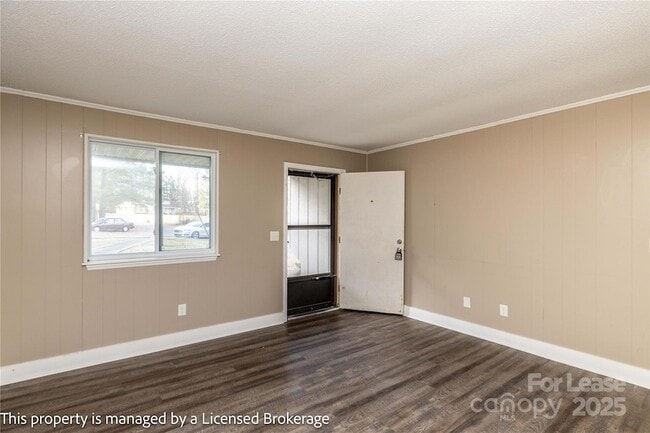 Building Photo - 132 Brentwood Dr