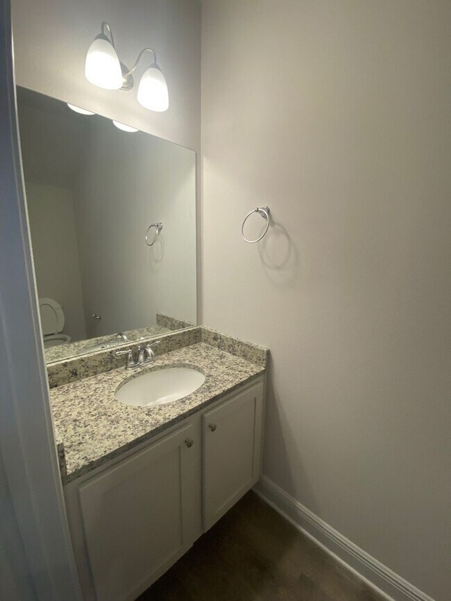 Building Photo - Modern, Spacious & Efficient Townhome in Lynn Haven! *1/2 OFF Security Deposit for Active-Duty Mi...