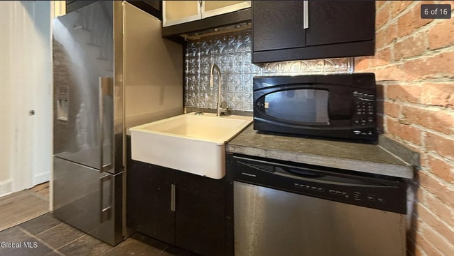 Building Photo - 285.5 Hudson Ave