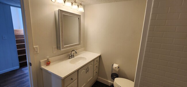 Building Photo - 169 Valleyview Dr
