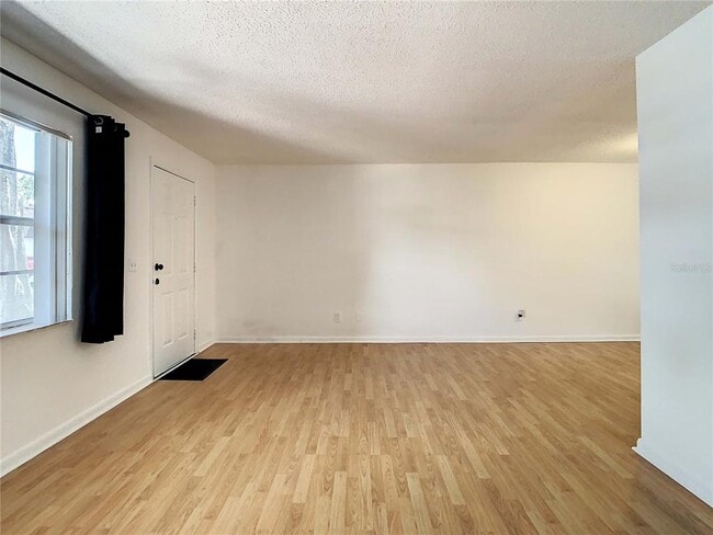 Building Photo - 9115 Tudor Dr