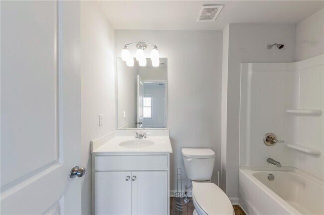 Building Photo - 3625 Hawthorne Terrace