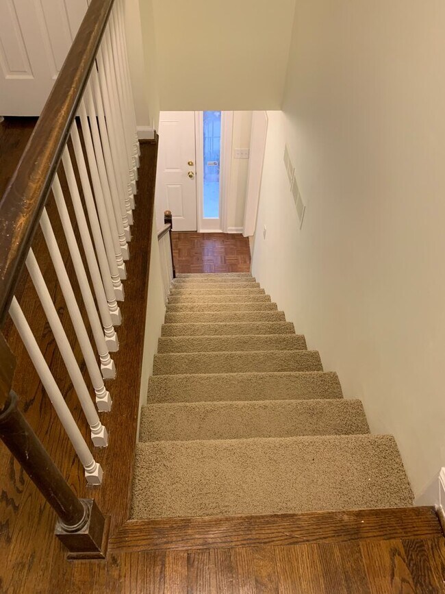 Building Photo - 4 BR 3 BATH in Cedar Creek!