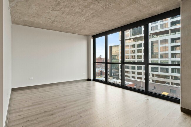 Building Photo - 1372 W Randolph St