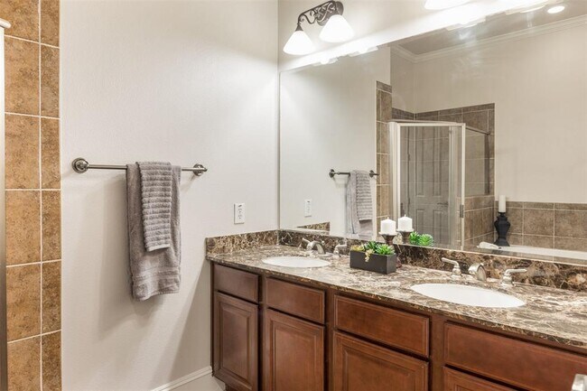 Building Photo - 7134 Mapleridge St