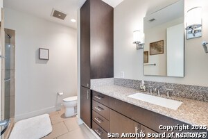 Building Photo - 610 E Market St