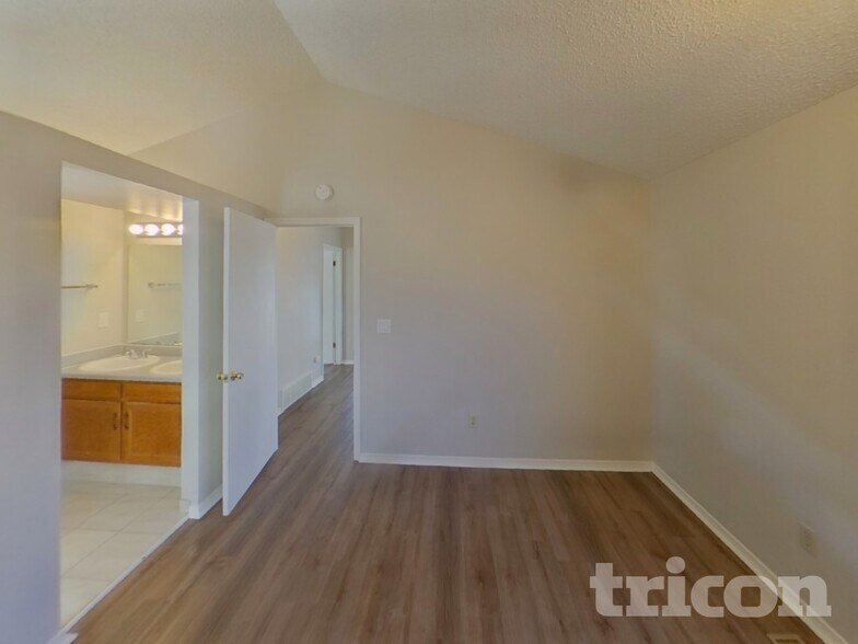 Building Photo - 8175 Camfield Cir