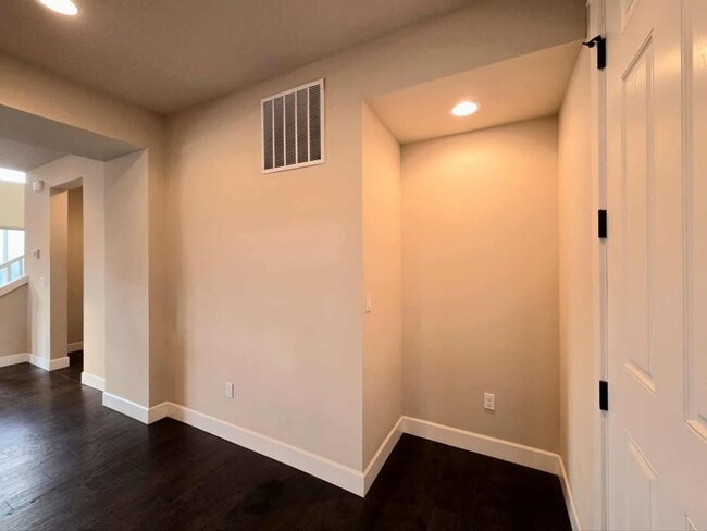 Building Photo - Large 3 bedroom, 3 bath newer build in sought after East Wenatchee neighborhood!