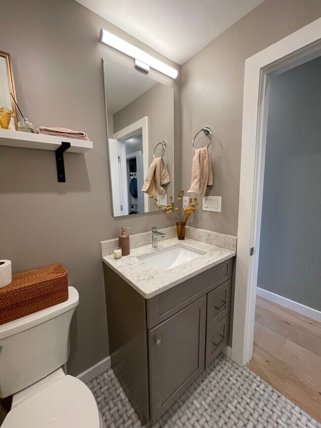 Building Photo - 354 Grove St