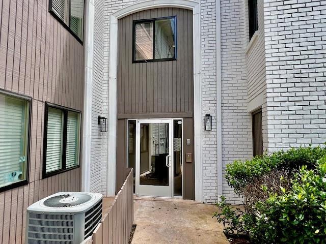 Building Photo - 5095 Roswell Rd