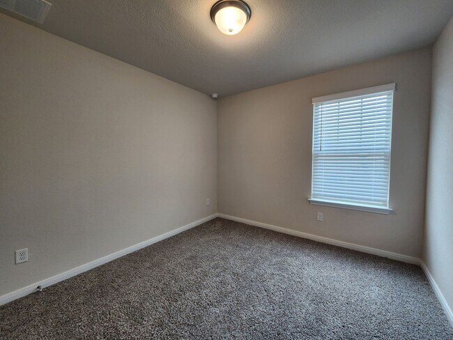 Building Photo - Large 4 Bedroom House in Meyers Landing / Fridge Included / Cute Front Porch / Yard/ CISD