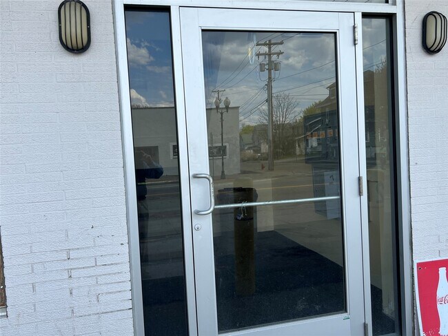 Building Photo - 134 W Main St