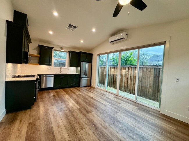 Building Photo - Charming Folsom ADU Available Now!