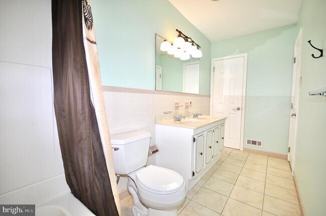 Building Photo - 6 Aspen Way