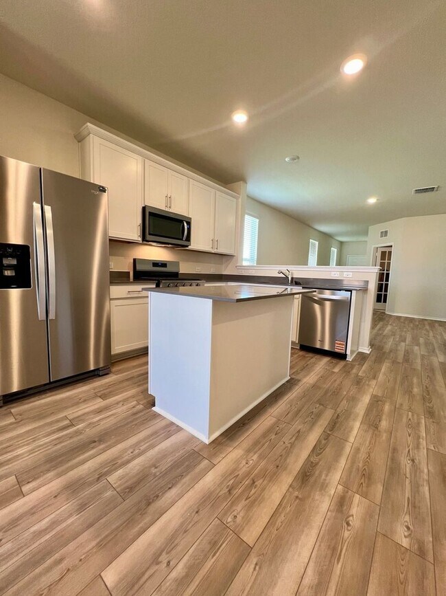 Building Photo - Charming 3BR 2BA House in Buda