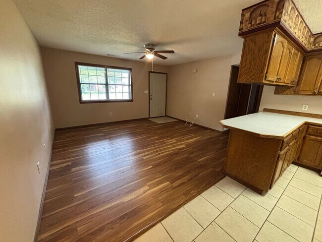Building Photo - Charming 2-bedroom, 1-bathroom house in Russellville