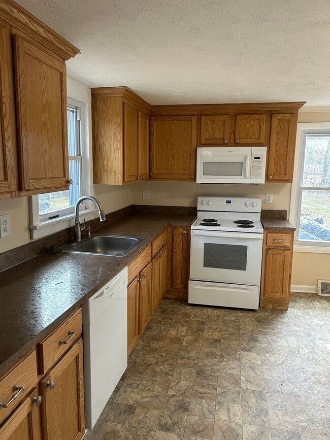 Building Photo - 12-14 Chapel