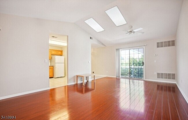 Building Photo - 157 Potomac Dr