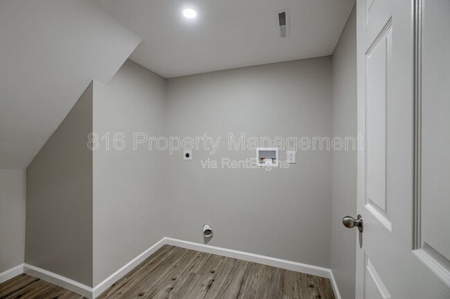Building Photo - 1103 E Sea Ave