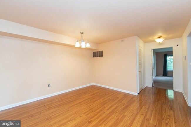 Building Photo - 115 Cascade Ct